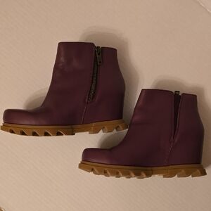 Sorel Purple Wedge Ankle Boots NIB